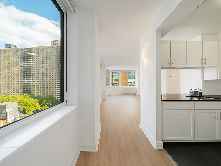 140 Riverside Blvd #1527 — Photo 4