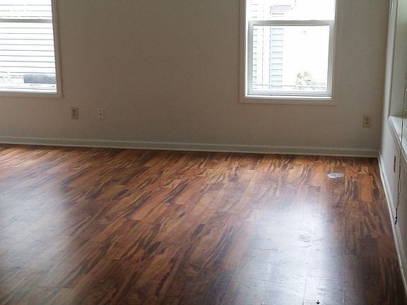 4th image of 1136 Ross Ave #1