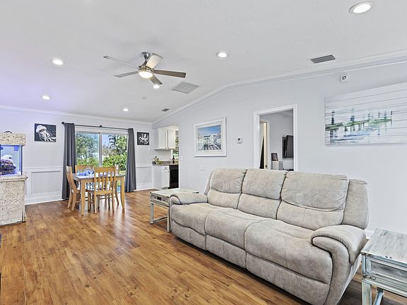 4th image of 205 SW Pisces Terrace