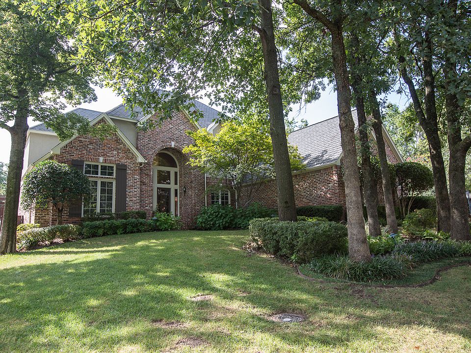 Exquisite design with Outdoor Entertainer's Delight nestled on private Cul-de-Sac in Jenks SE! Gorgeous gardens, diving pool, sport court and custom pergolas.