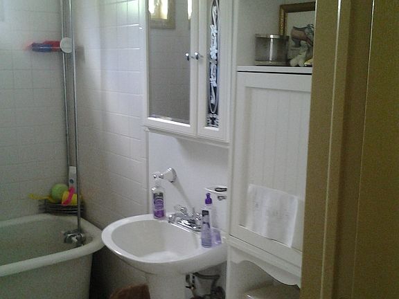 3rd image of 2 Collier Dr W