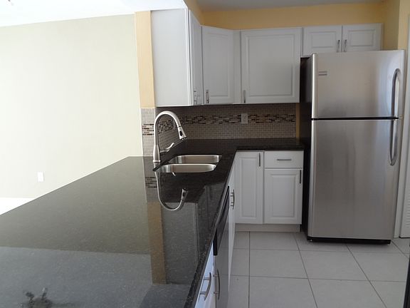 4th image of 1351 NE 191st St APT 113