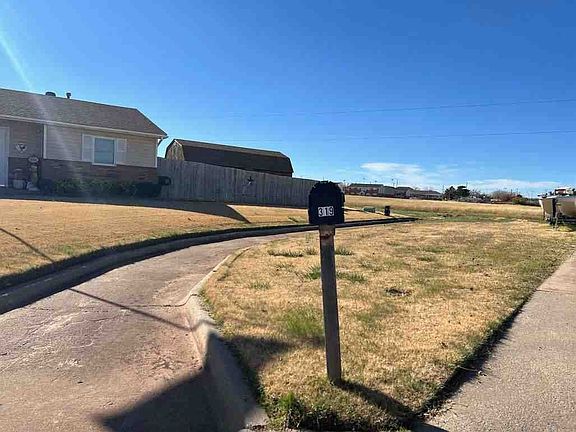 5th image of 319 Spruce Park Dr