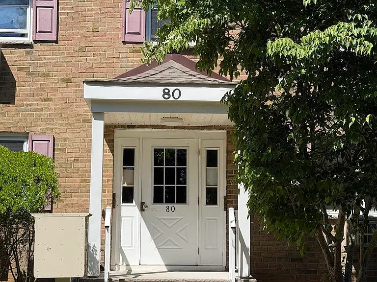 80 Manchester Ct #E — Photo 2