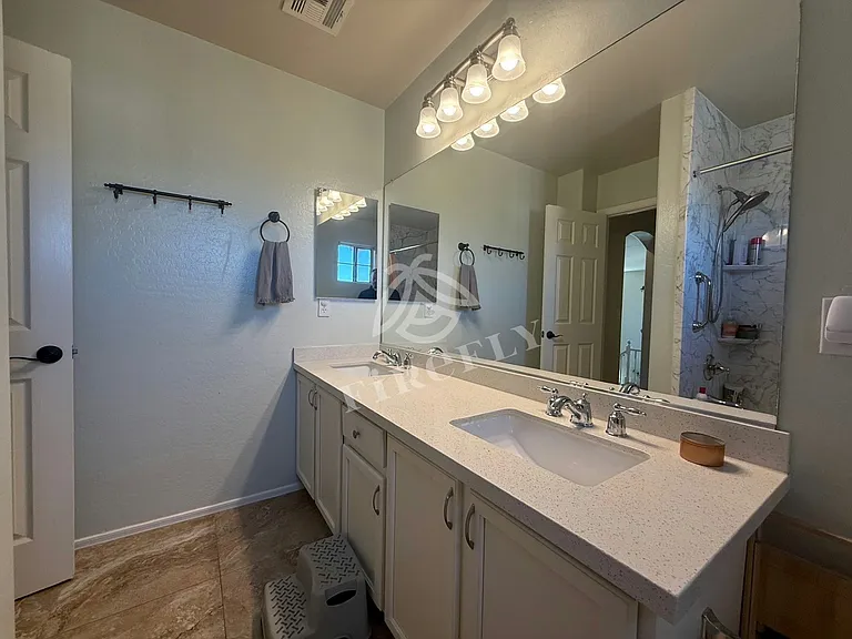 6509 W Red Fox Rd — Photo 20