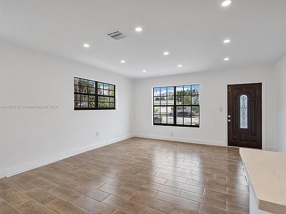 4th image of 1110 NE 213th Ter