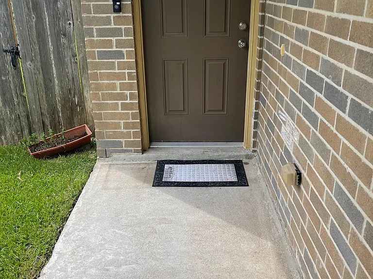 2810 Hazelwood Dr — Photo 2