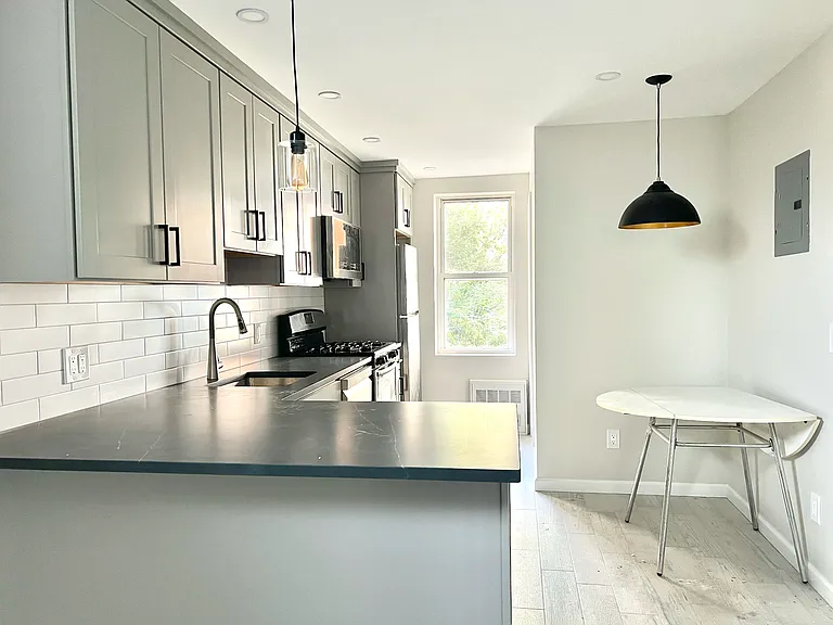 9 Richardson St #4L — Photo 7