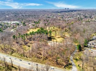 251 Searingtown Rd, Manhasset, NY 11030