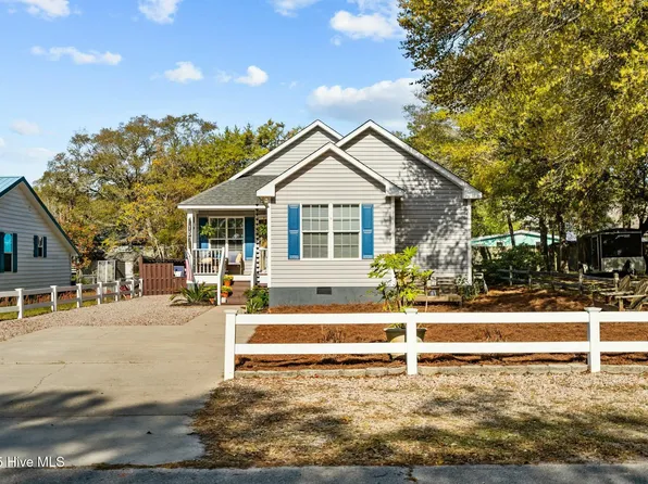 157 NE 3rd Street, Oak Island, NC 28465
