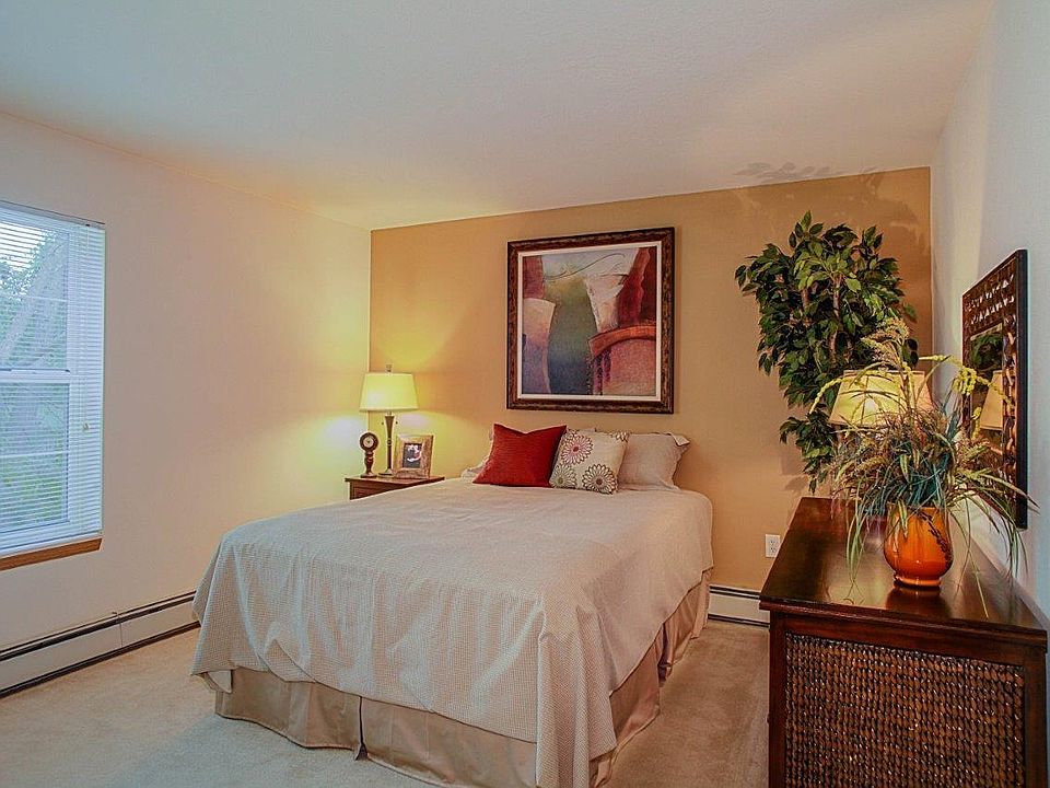 2nd image of 1722 E Racine Ave #207