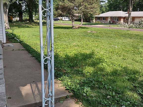 3rd image of 33 Rolling Hills Dr