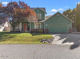 8698 N Woodvine Dr, Hayden Lake, ID 83835