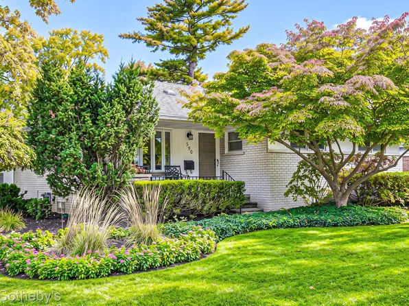 590 Merritt Ln, Birmingham, MI 48009