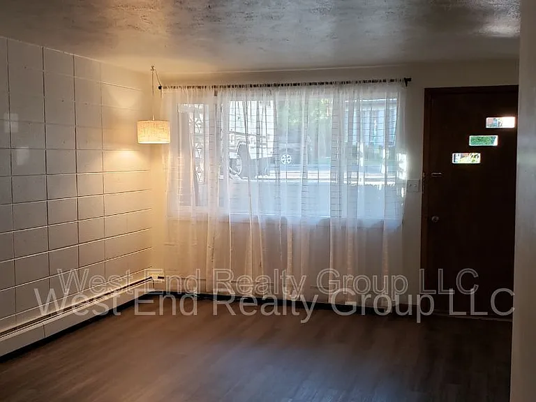 352 W 5th St — Photo 11