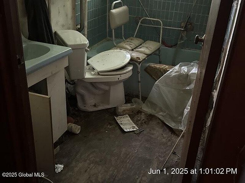 5th image of 6 Sumter Avenue