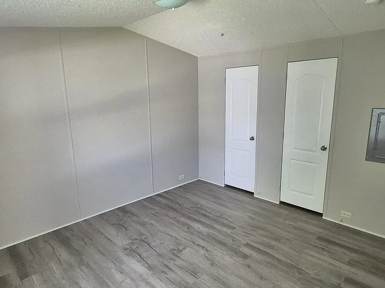 196 Riviera Courts Dr — Photo 8