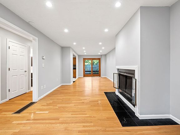 4th image of 470 Adams St APT 2