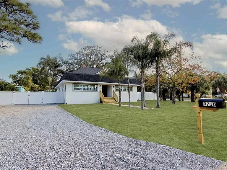3710 De Soto Blvd — Photo 3