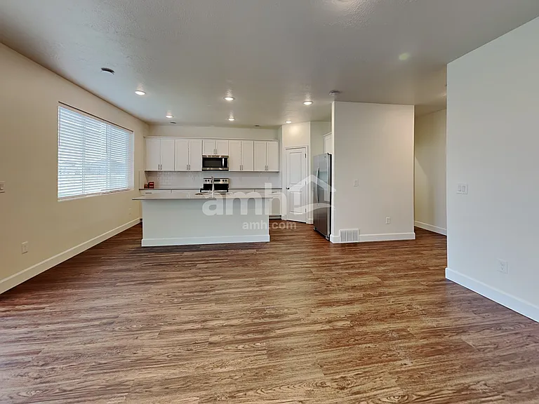 221 N Dry Creek Rd — Photo 4