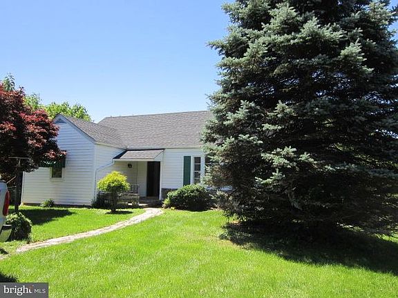 2nd image of 715 Green St