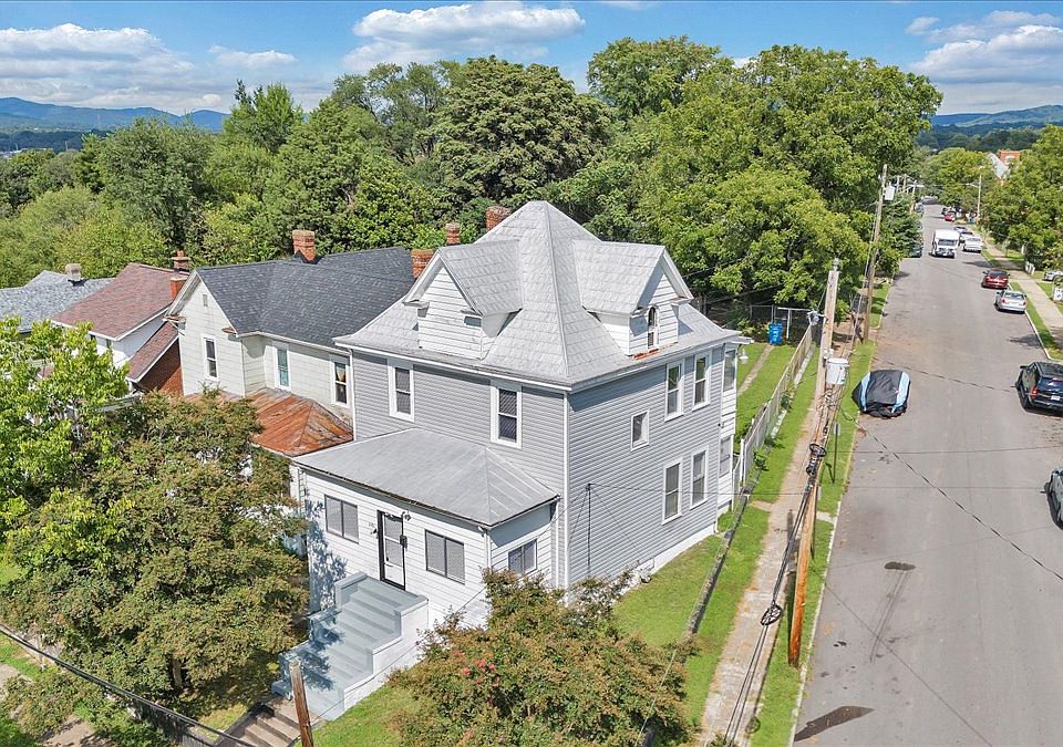 1st image of 820 6th St SE #1