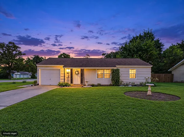212 Elm St, Lake Jackson, TX 77566