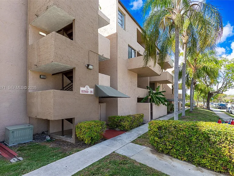 10500 SW 108th Ave #B414 — Photo 3