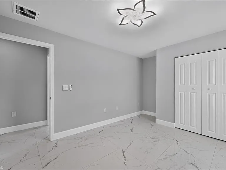 3211 43rd St SW — Photo 19
