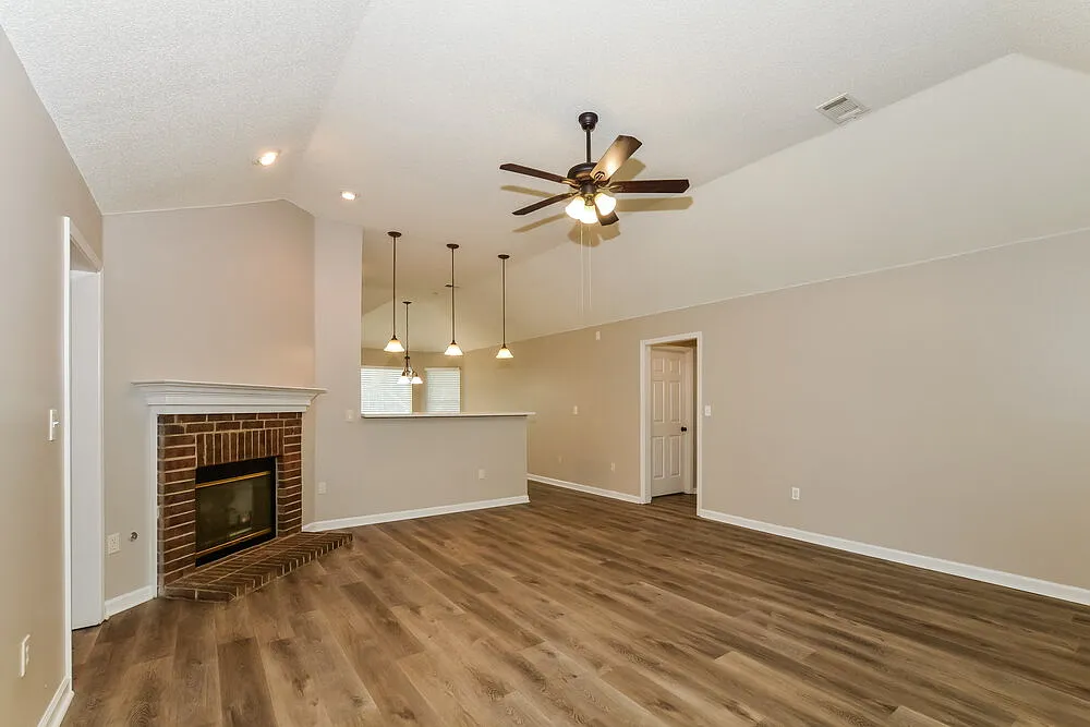 3 bed, 2.0 bath, 1490 sqft, $1,890 — Photo 4