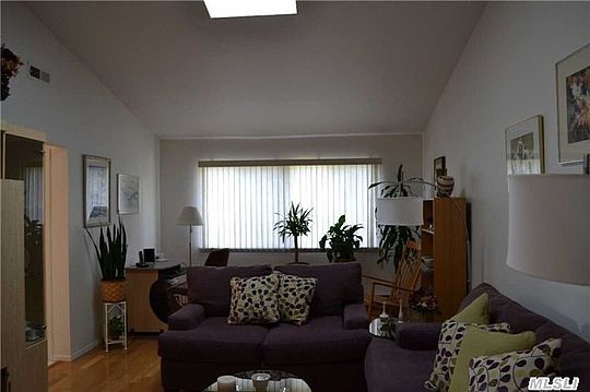 5th image of 40 Strathmore Gate Dr