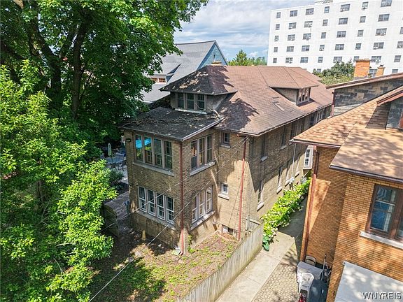 4th image of 334 Summer St