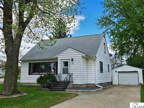 421 2nd St SW, New Richland, MN 56072