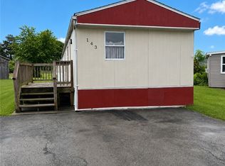 143 Del Ct E, Lockport, NY 14094