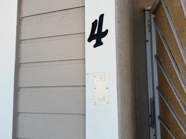 306 N 10th Ave APT 4, Upland, CA 91786