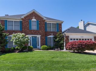1208 Summers End Dr, Fenton, MO 63026