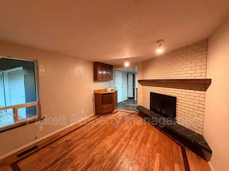 3 bed, 2.0 bath, 1540 sqft, $2,700 — Photo 4