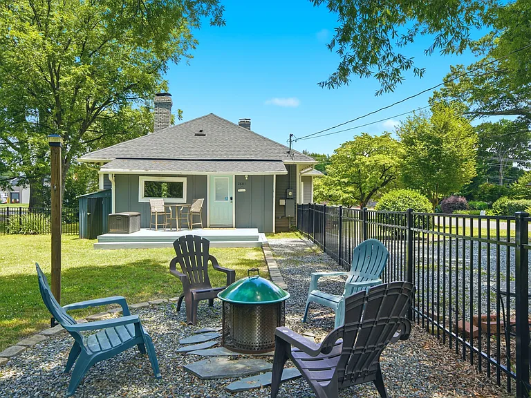 2601 Derita Ave — Photo 34