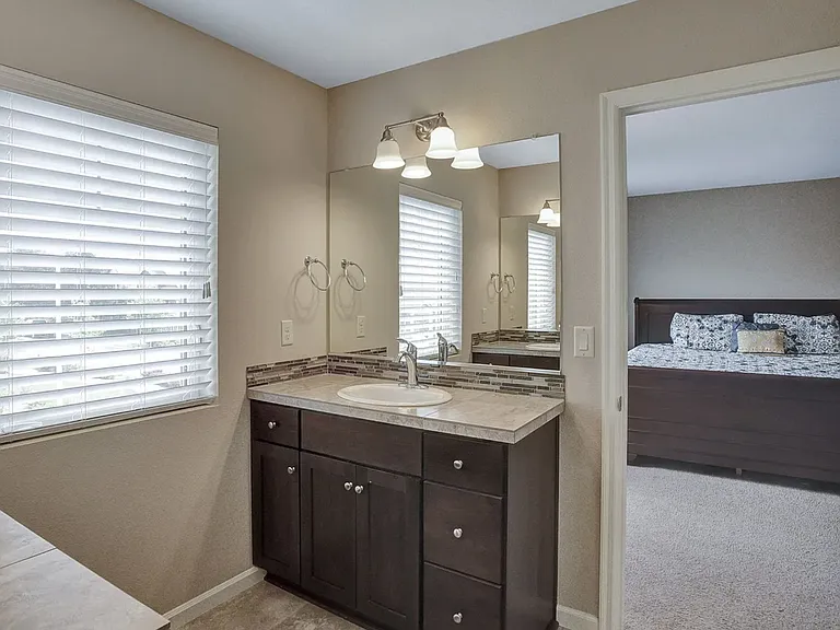 6196 NE Sherborne St — Photo 24