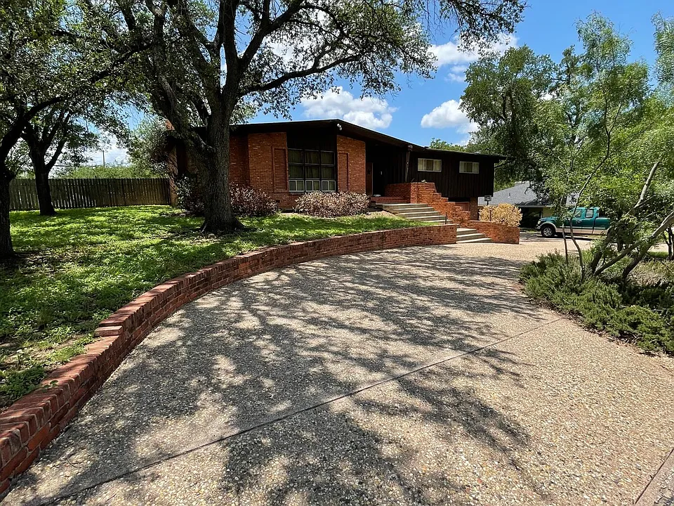 2753 Dena Dr