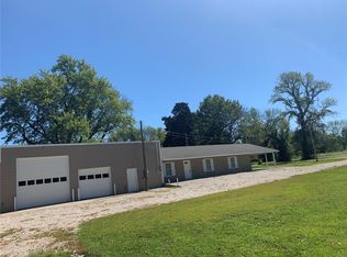 305 E Milton St, New Florence, MO 63363