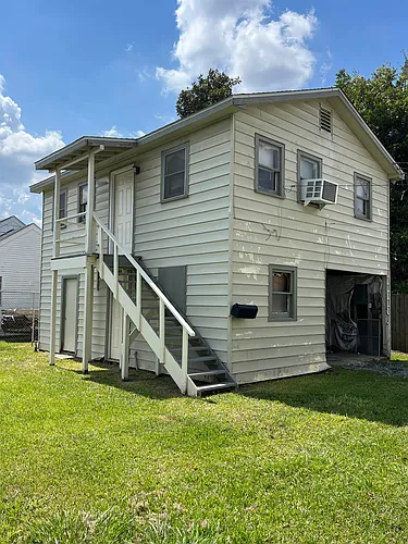 720 Live Oak St #B Photo 1