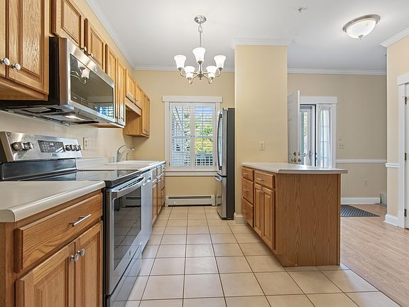 4th image of 106 Farragut Way #151