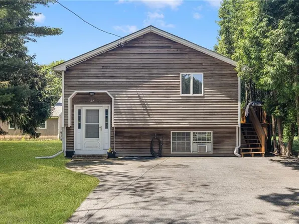 37 Opechee Dr, Bristol, RI 02809