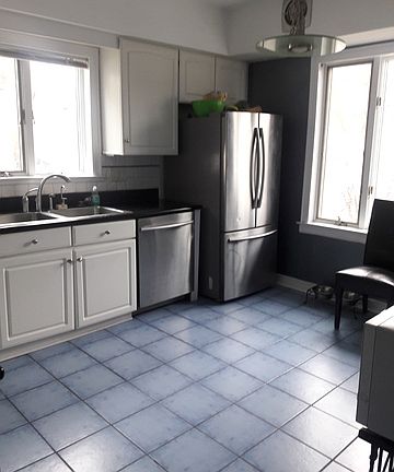 3rd image of 533 S Elmwood Ave