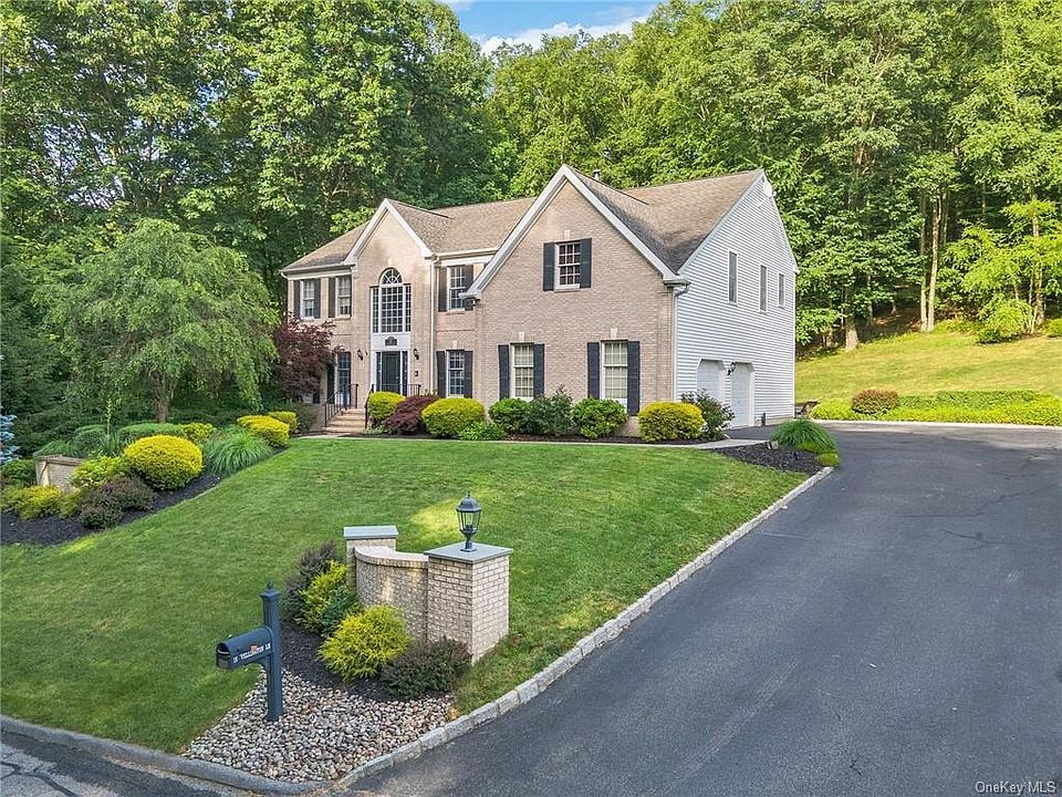 1st image of 18 Wellington Ln