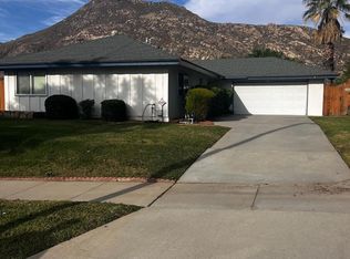 401 Massachusetts Ave, Riverside, CA 92507