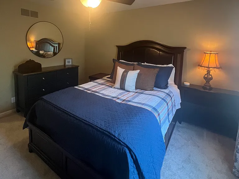 2nd bedroom- Queen bed