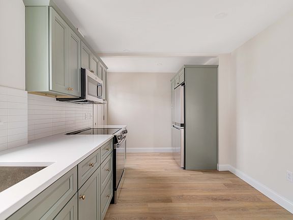 3rd image of 121 Fayette St #1