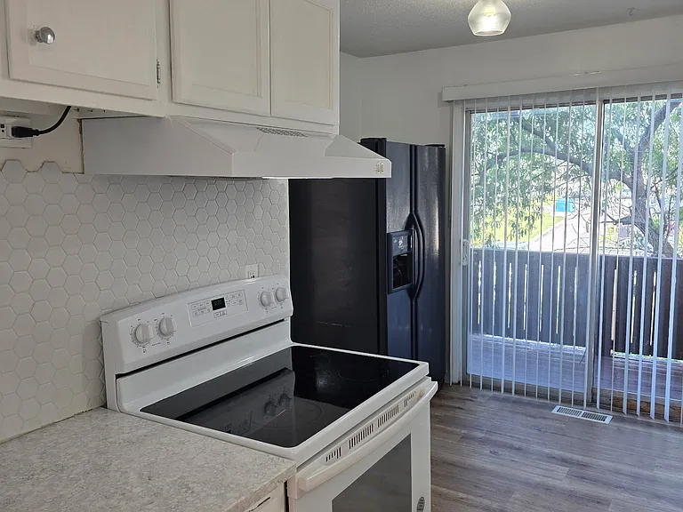 11260 College Ave — Photo 23